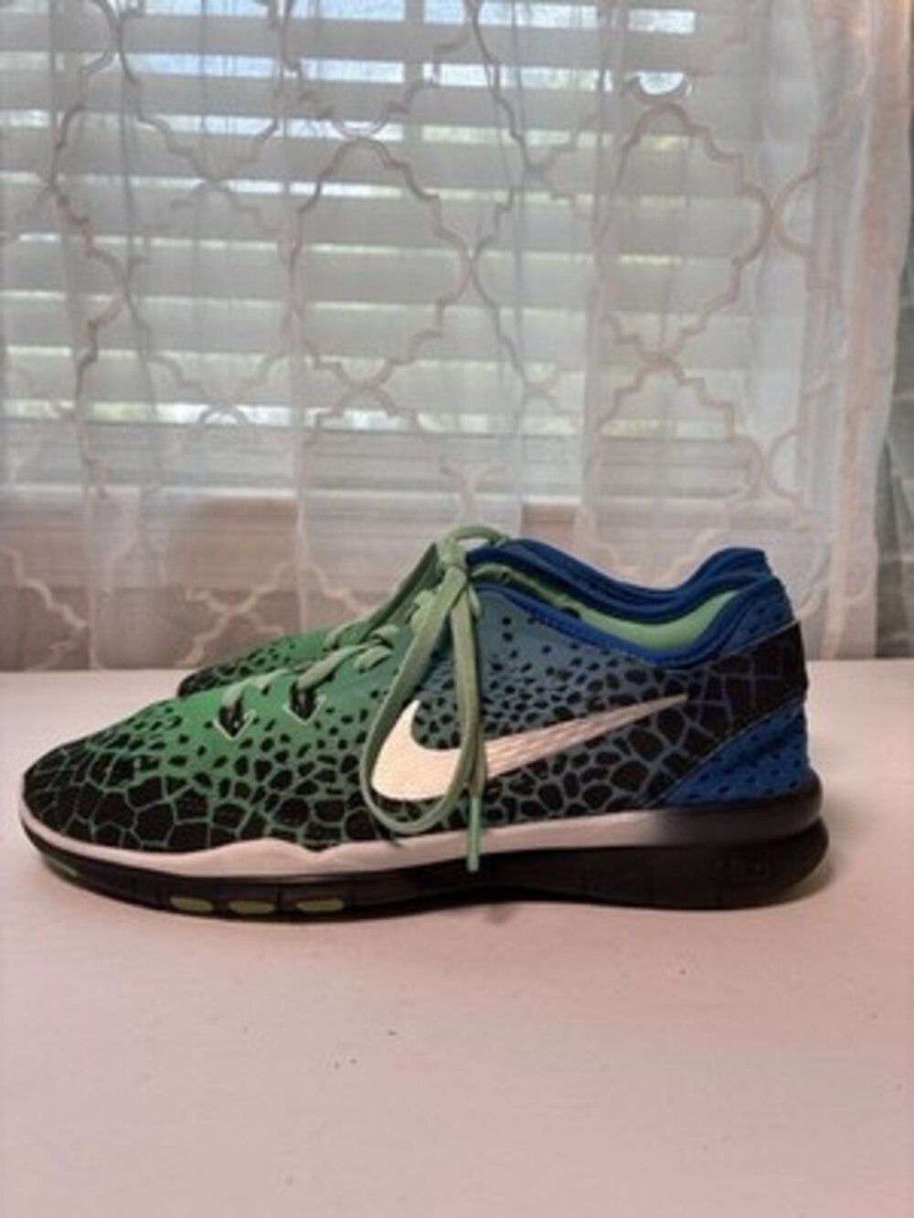 Nike Free TR Fit 5.0 Women’s Size 8 sneakers in a green and blue animal print